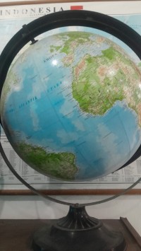 Image of Globe Dunia Fisikal